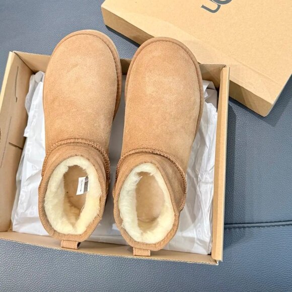 UGG Classic Ultra Mini Boots - Picture 3 of 6